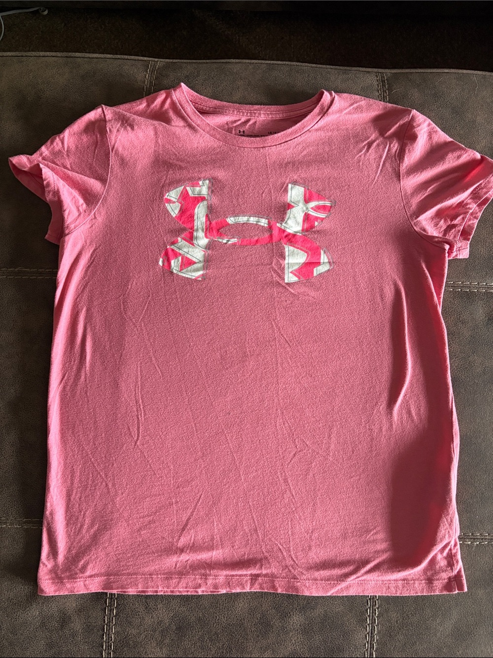 Under Armour Woman’s Short Sleeve Tees - Black, Pink, White & Olive - Picture 4 of 5